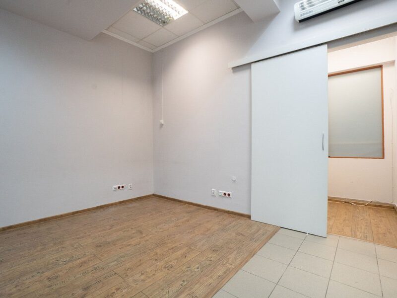Lokal użytkowy -usługi/biuro. Parter. Parking.