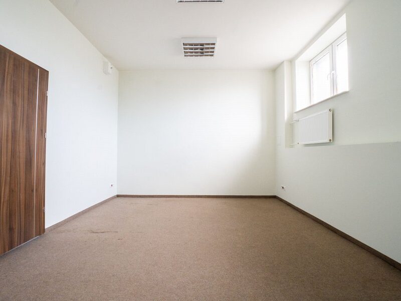 Biuro 24 m2. Parking, winda.