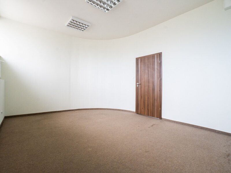 Biuro 24 m2. Parking, winda.