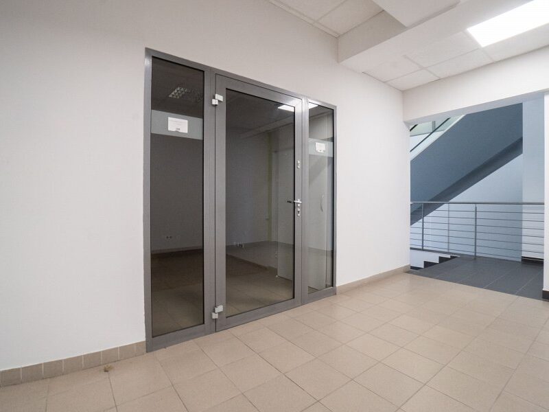 Lokal użytkowy -usługi/biuro. Parter. Parking.
