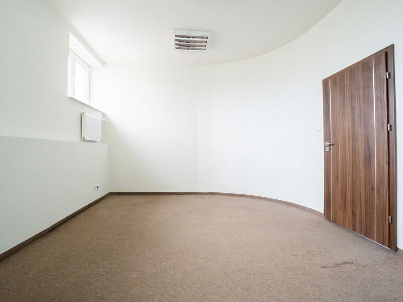 Biuro 24 m2. Parking, winda.