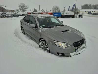 Subaru Legacy 4x4 napęd , ważne opłaty