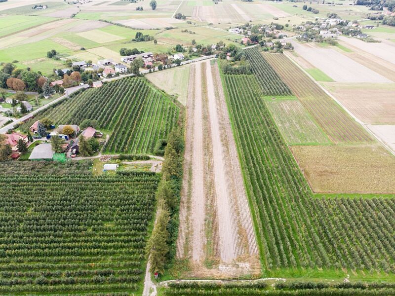 Działka budowlan o pow. 2 400 m2 w Kozłówce