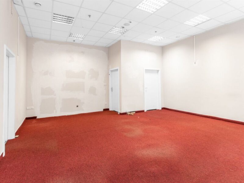Do wynajęcia lokale usługowe w centrum handlowym. Budynek ma zróżnicowane przeznaczenie jeżeli chodzi o rodzaje usług możliwych do prowadzenia.Na nieruchomość s -Hajdów