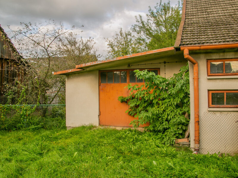 Dom i bydunek gospodarczy- Marcinkowice gm. Radłów