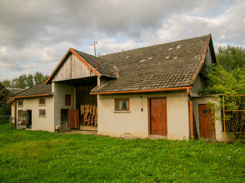 Dom i bydunek gospodarczy- Marcinkowice gm. Radłów