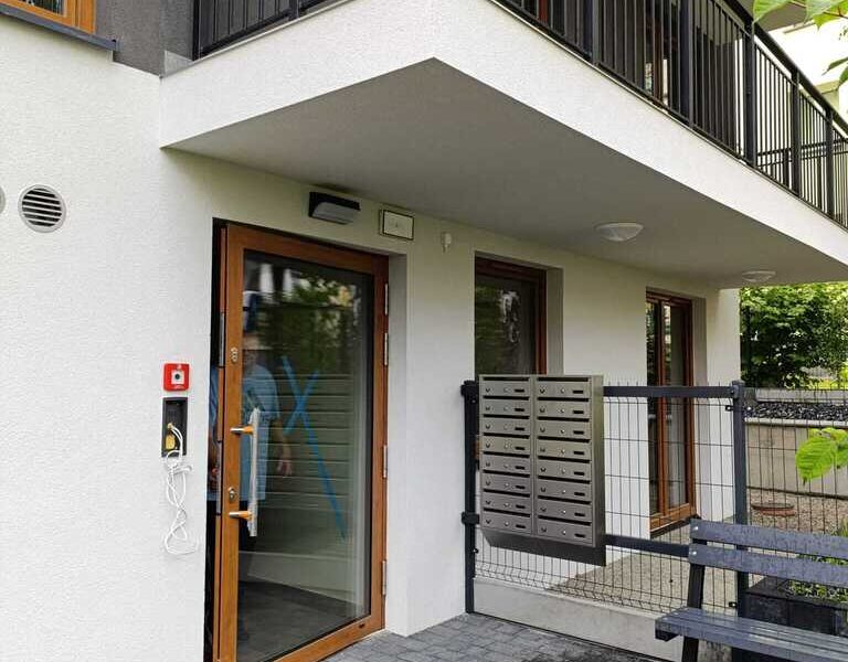 Bezczynszowe 1 piętro 37,50 z balkonem