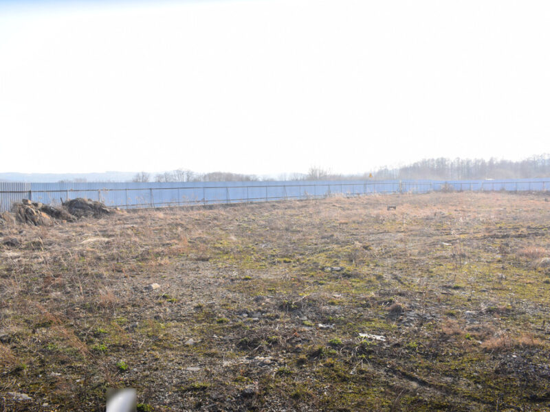 Działka komercyjno- usługowa 27,55a w Lutoryżu.