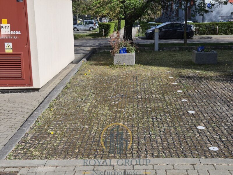 Na sprzedaż miejsce postojowe z piwnicą w Wiktoryn