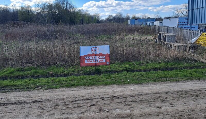 Sprzedam działkę inwestycyjno-mieszkaniową.