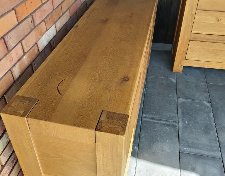 Zestaw mebli dębowych / komoda + aktówka