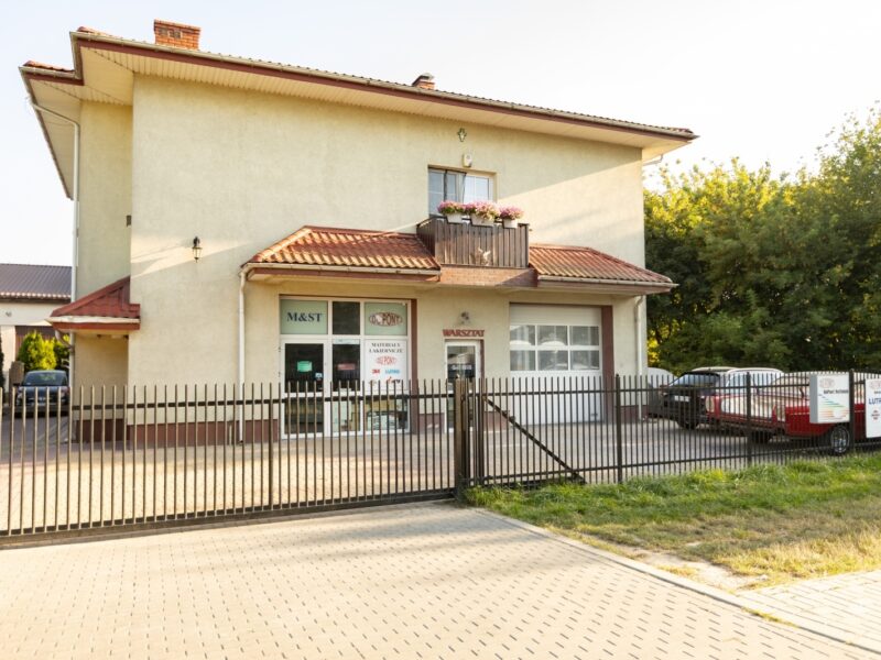 Dom na sprzedaż z cz. usługową - 300m2