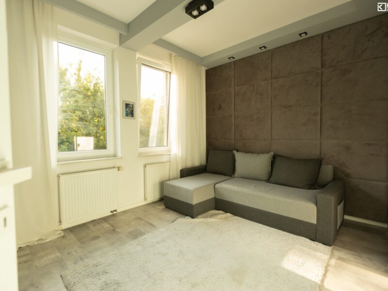 Dom na sprzedaż z cz. usługową - 300m2