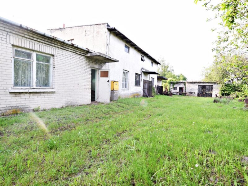 Dom i Kuźnia na działce 1700m2.