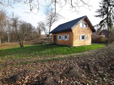 Działka z domem rekreacyjnym 70m2, 10a na uboczu