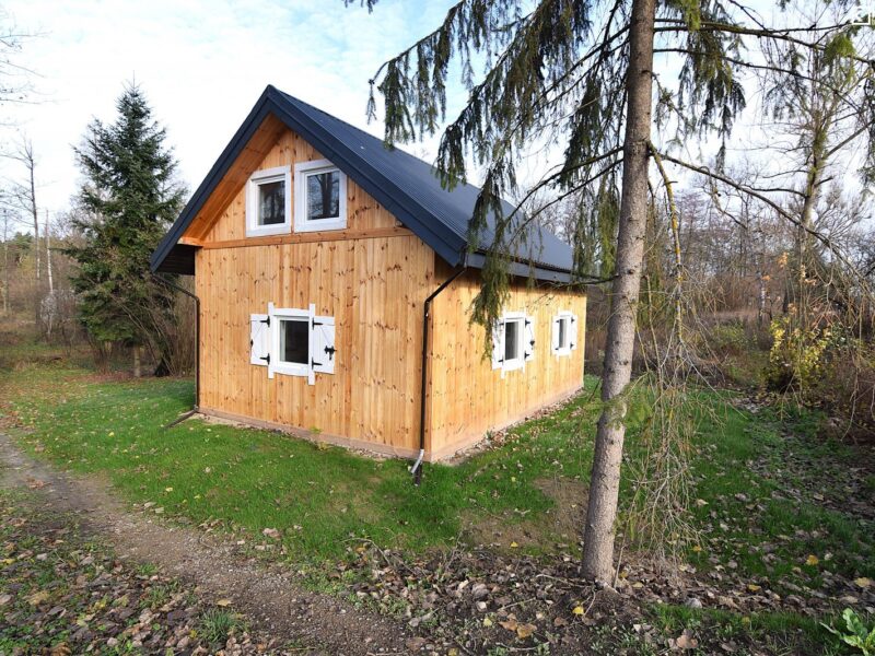 Działka z domem rekreacyjnym 70m2, 10a na uboczu