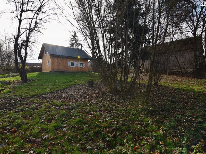 Działka z domem rekreacyjnym 70m2, 10a na uboczu