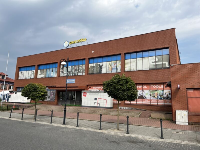 Market budowlano-przemysłowy "PSZCZÓŁKA"  w ciągłym użytkowaniu o pow.  ponad 1000 m2 (wraz z towarem  za dodatkową dopłatą)  przy ul. PCK 2 w centrum Dęblina p- DĘBLIN, DĘBLIN, LUBELSKIE na SPRZEDAŻ