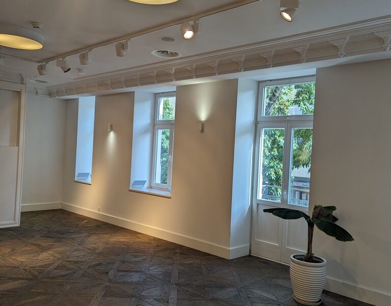 Lokal biurowo-usługowy, 116 m², centrum