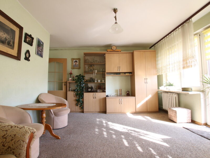 Mieszkanie, Nałęczów,ul. Partyzantów, 3 pokoje, 59m2,  ~~Opis mieszkania: ~- piętro 3/3~- powierzchnia mieszkania: 58,7 m2~- salon 20m2 ~- pok0je 10-12m2~- kuch- NAŁĘCZÓW, LUBELSKIE na SPRZEDAŻ