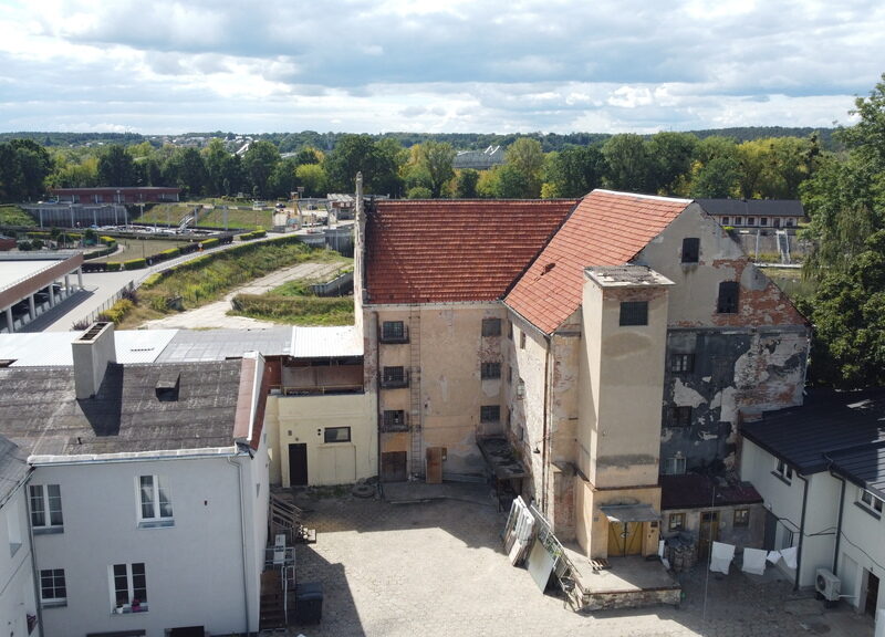 Kompleks budynków przy ul. 6 Sierpnia w Puławach..
