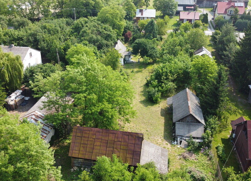 Atrakcyjna  działka budowlana  o pow. 2085 m2 z zabudowaniami w postaci domu drewnianego i zabudowań gospodarczych  300 metrów w linii prostej do Wisły  w m. Ka- KALISZANY-KOLONIA, JÓZEFÓW NAD WISŁĄ, LUBELSKIE na SPRZEDAŻ