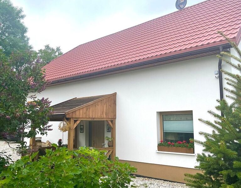 Jedyny w swoim rodzaju dom zbudowany z pasją. Ta posiadłość w Kijanach (gm. Spiczyn) zdecydowanie wymyka się definicjom. To nie jest zwyczajna oferta  – to zapr- KIJANY, SPICZYN, LUBELSKIE na SPRZEDAŻ