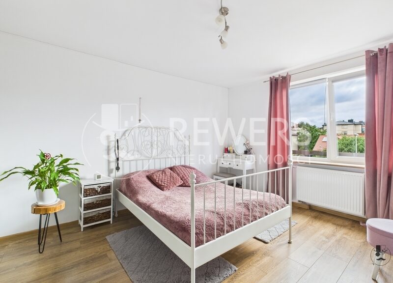 Przestronny lokal mieszkalny z zapleczem gospodarczym – 141,9 m², Lublin Ponikwoda.Prezentujemy Państwu na sprzedaż rozkładowe, czteropokojowe mieszkanie usytuo - 6900 zł/m2 Garaż w cenie mieszkania/4 pokoje