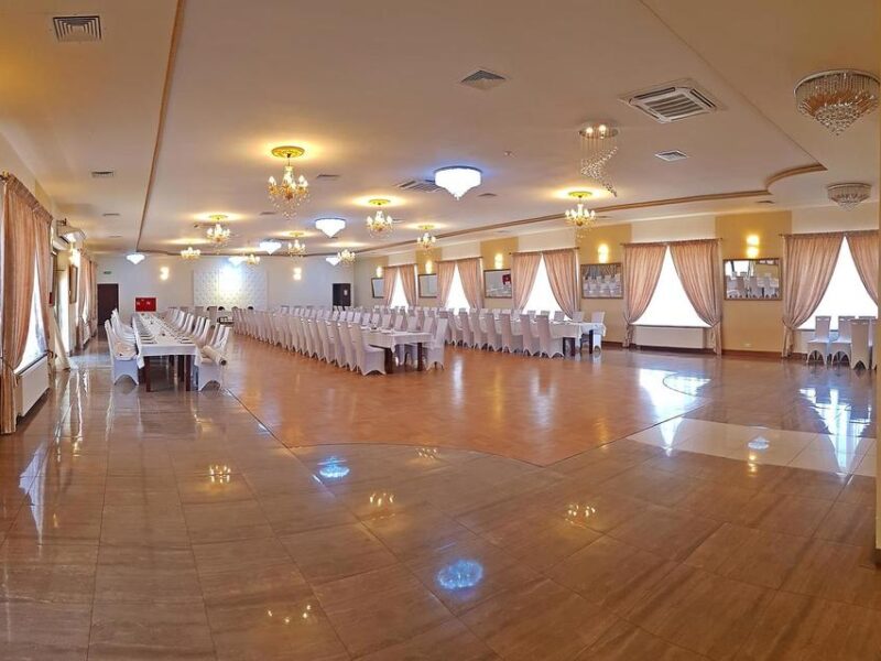 Kompleks hotel-eventowy + bud.usługowe z najemcami - PIASKI, LUBELSKIE na SPRZEDAŻ