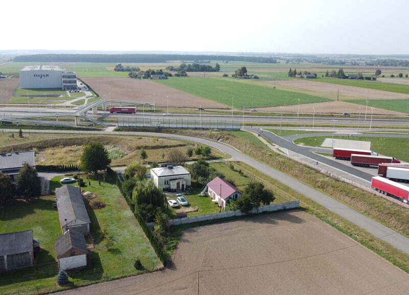 Dom, Bystrzejowice, Janówek ~~Budynek:~- ok 100 metrów powierzchni całkowitej~- wybudowany w 1965(parter) nadbudowany w 1986~- wymurowany z belitu~- pokrycie da- JANÓWEK, PIASKI, LUBELSKIE na SPRZEDAŻ