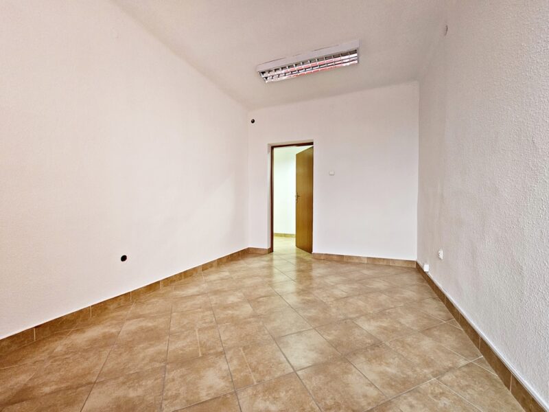 Lokal biurowo-usługowy 250m2 +duży parking w cenie