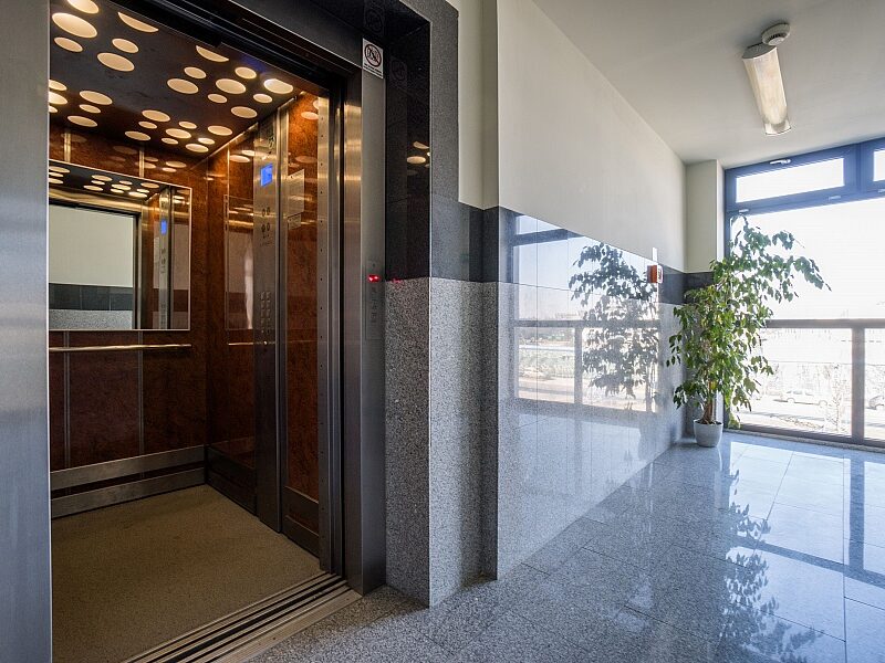 Biuro 31 m2. Parking, winda.