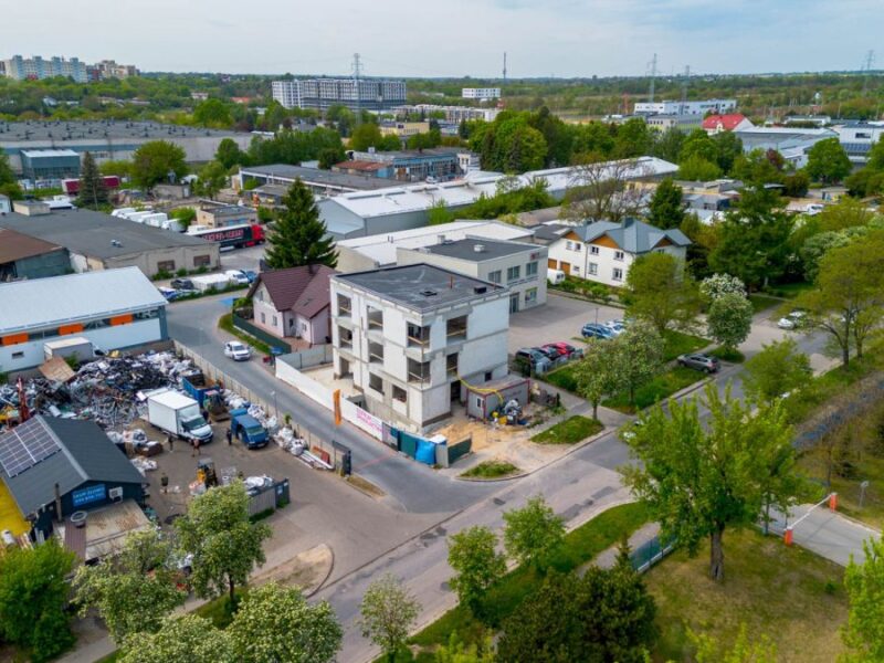 Budynek biurowo-usługowy z halą garażową - Lublin