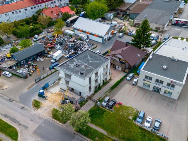 Prezentujemy ofertę najmu nowoczesnego, niezależnego budynku biurowo-usługowego o łącznej powierzchni całkowitej 766,54 m², usytuowanego w okolicach Czechowa. O -Budynek biurowo-usługowy z halą garażową - Lublin