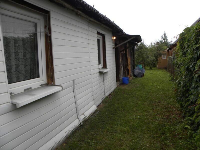 Dom z drewna 41 m kw. do remontu  na działce 863 m kw. w Dęblinie 100 m od Wisły  przy szlakach rowerowych Stężycy i okolic.~~Dom:~-powierzchnia 41 m kw.~-parte- DĘBLIN, LUBELSKIE na SPRZEDAŻ