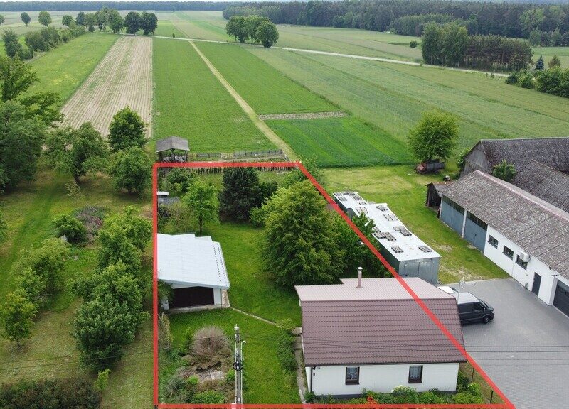 Dom wolnostojący z drewna  z dobudowaną murowaną częścią  o pow. 75 m2 na działce 1230 m2  plus drugi dom drewniany o pow. 25 m2 na działce 200 m2 w Zielonce St- ZWOLEŃ, MAZOWIECKIE na SPRZEDAŻ