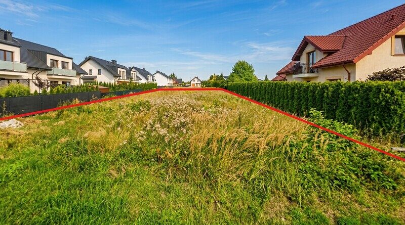 Na sprzedaż atrakcyjna działka budowlana o powierzchni 1144 m2, zlokalizowana w Świdniku przy ulicy Słonecznikowej. Nieruchomość charakteryzuje się regularnym k - Działka MN/U 1144 m2 Świdnik, ul. Słonecznikowa