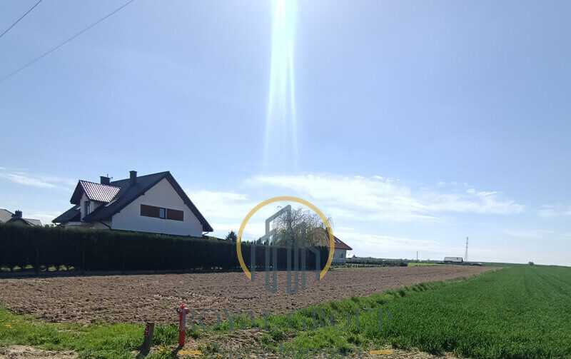 Przedmiotem sprzedaży jest działka, zlokalizowana w cichej i spokojnej okolicy w miejscowości Turowola-Kolonia, położona w odległości około 6 km od Łęcznej.