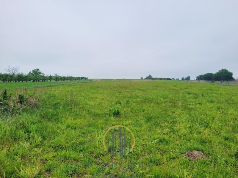 Na sprzedaż duża działka budowlana – 8284 m²