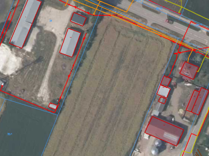 Działka inwestycyjna o pow. 4500m2 w Radawczyku, gmina Niedrzwica Duża.Pierwsza linia zabudowy przy szosie asfaltowej.Część działki nr 35.Wymiary 53 x 84. Dojaz -Działka komercyjna UCm w Radawczyku