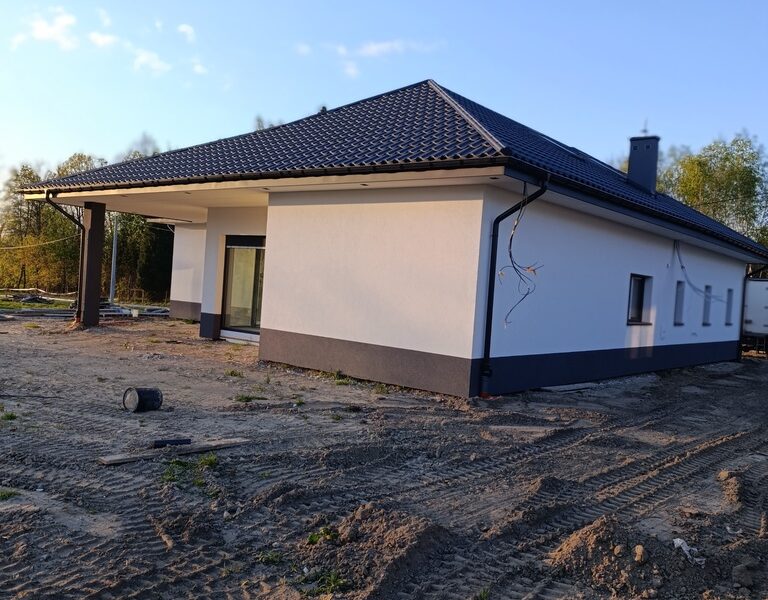 Dom willa z antresolą działka 16 arów.