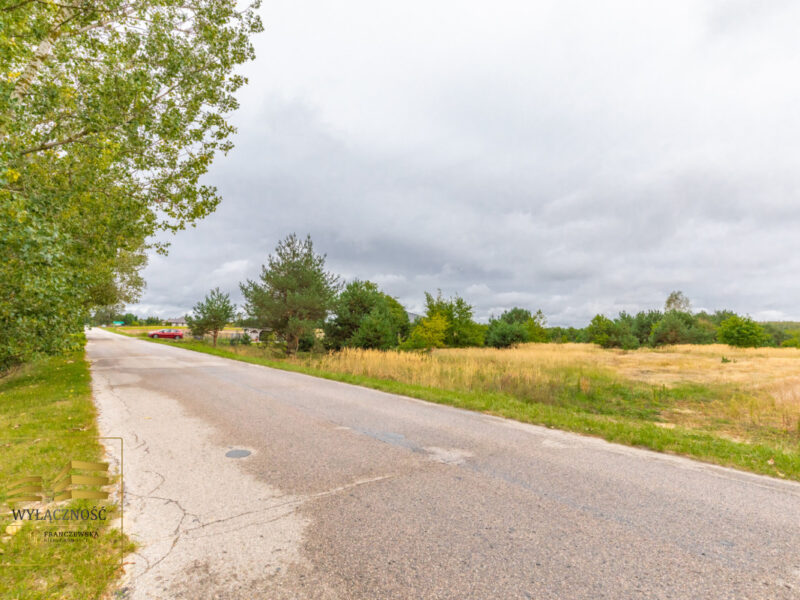 Na sprzedaż działka o powierzchni 1001m2 (tereny zabudowy mieszkaniowej jednorodzinnej) w Wólce Krasienińskiej, 15km od granic Lublina.O NIERUCHOMOŚCI:Wymiary d -