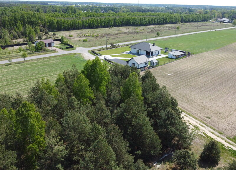 Działka z wydanymi warunkami zabudowy oraz mediami (woda miejska  na działce i prąd w drodze)  o pow. 1428 m2 umiejscowiona w szeregu innych działek pod zabudow- KAZANÓW, MAZOWIECKIE na SPRZEDAŻ