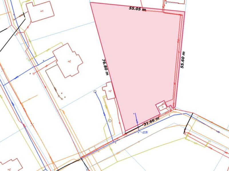Na sprzedaż działka inwestycyjna o powierzchni 2.700m2, która znacząco skraca proces inwestycyjny. To gotowa inwestycyjna posiadająca w pełni uzgodnioną koncepc -