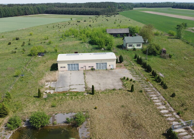 Hala produkcyjno-warsztatowa  o powierzchni 209 m kw  wraz z zabudową siedliskową na działce o powierzchni 4,9 ha blisko Zwolenia i Puław. ~~Hala:~-rok budowy 2- PRZYŁĘK, MAZOWIECKIE na SPRZEDAŻ