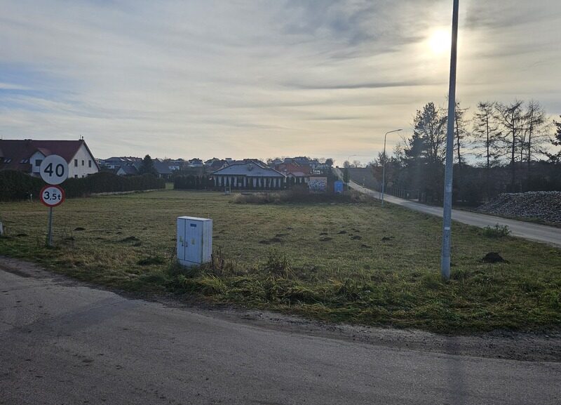 Działka 23,3 ara Głusk - media, I linia