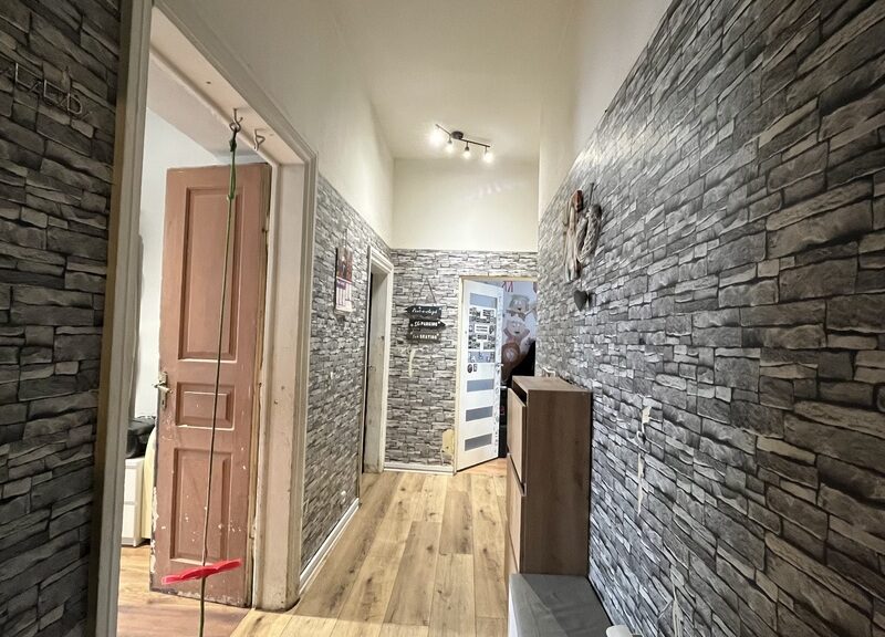 Kamienica (dwie kondygnacje) o pow. 160m 2  z oficyną o pow. 49 m2 na ogrodzonej działce o pow. 395 m2  przy ul. 25 czerwca w Radomiu.~~Kamienica:~- pow. 160 m2- RADOM, MAZOWIECKIE na SPRZEDAŻ