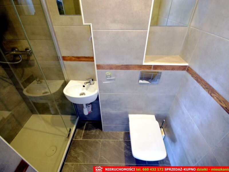 ** Oferta tylko w Biurze KNC CITY  **~~ŚWIDNIK: polecam do zakupu atrakcyjną kawalerkę 1 pokojową zlokalizowaną na parterze w niskim bloku. W skład mieszkania w- ŚWIDNIK, LUBELSKIE na SPRZEDAŻ