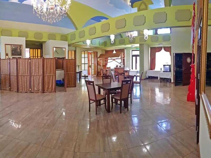 Kompleks hotel-eventowy + bud.usługowe z najemcami