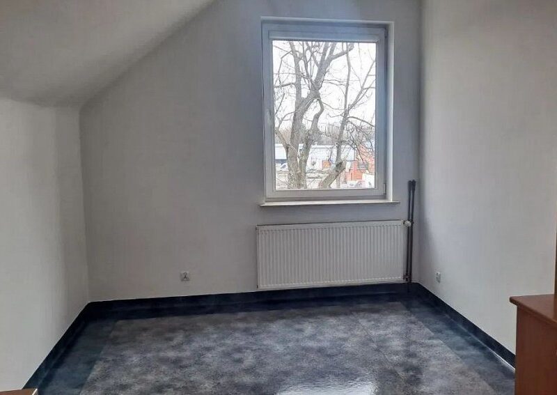 Lokal biurowy z 3-ma pokojami o pow. 104 mkw - ogłoszenia